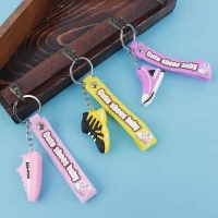 جاکلیدی سیلیکونی طرح کفش میکس + بند آویز