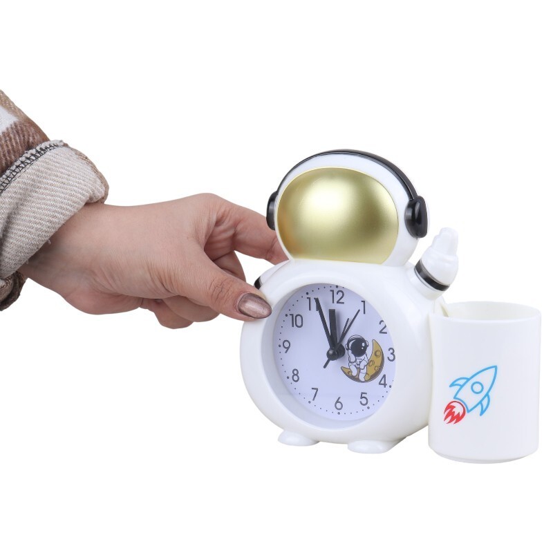 ساعت رومیزی زنگ دار طرح فضانورد NO.2306