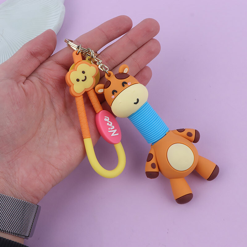 جاکلیدی سیلیکونی گردن خرطومی طرح زرافه + بند آویز