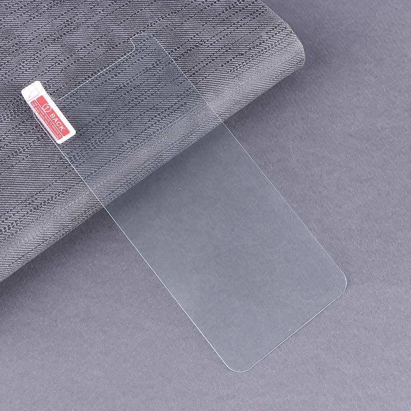 گلس شیشه ای ساده بی رنگ