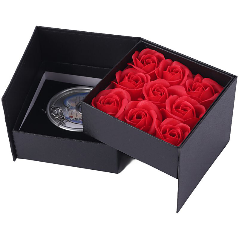 ست باکس گل و گردنبند مروارید عشق