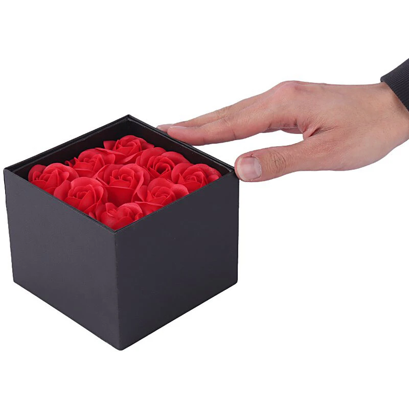 ست باکس گل و گردنبند مروارید عشق