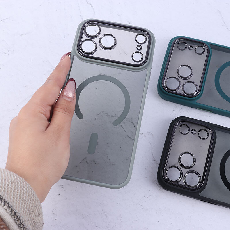 قاب مگ سیف دور سیلیکونی دودی