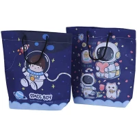 ساک دستی پارچه ای طرح فضانورد پارسام بسته 12 عددی