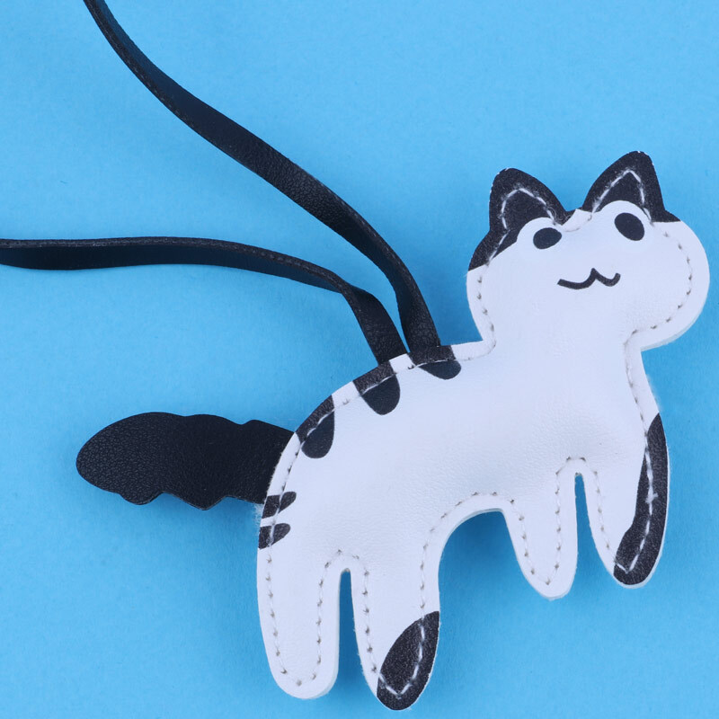 آویز کیف چرمی طرح گربه سفید