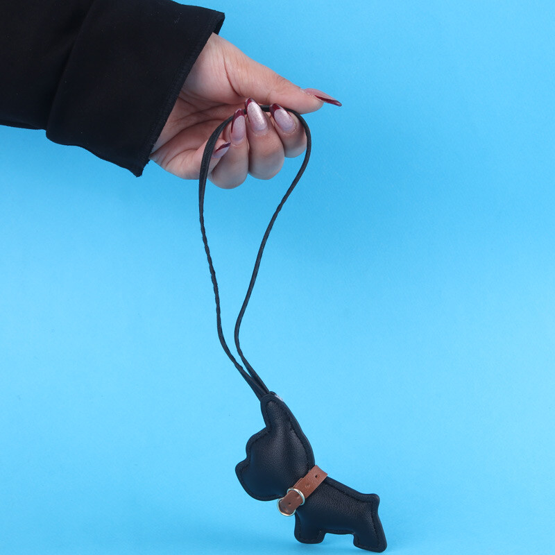 آویز کیف چرمی طرح سگ سیاه