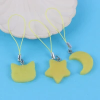 آویز فلش و موبایل رزینی اشکال زرد