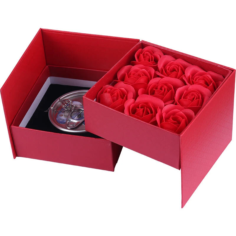 ست باکس گل و گردنبند مروارید عشق