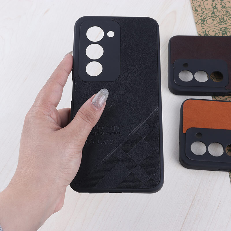 قاب چرمی A Bold Attempt طرح شطرنجی