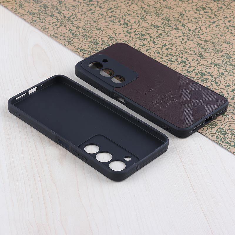 قاب چرمی A Bold Attempt طرح شطرنجی