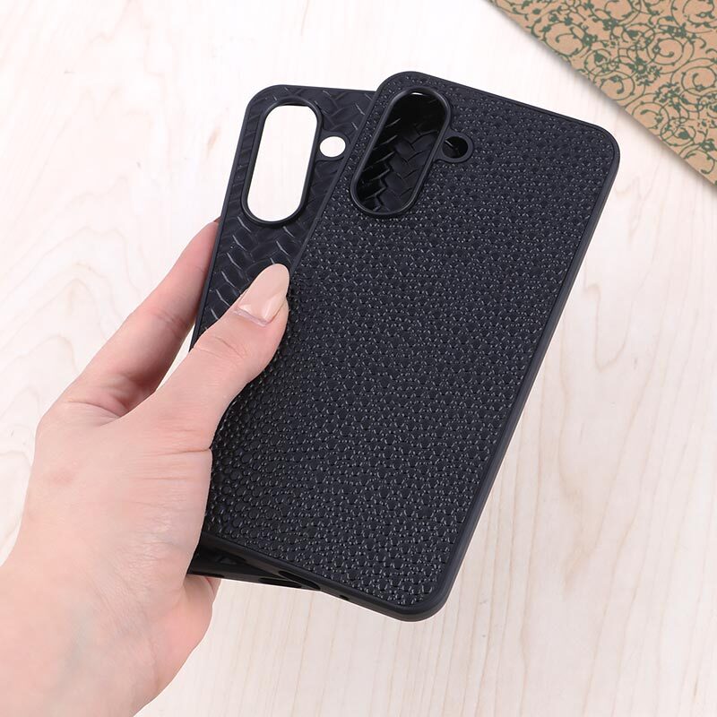 قاب چرمی Black طرح دار برجسته