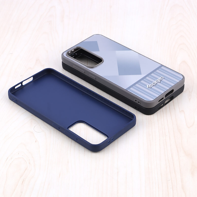 قاب Spigen طرح راه راه