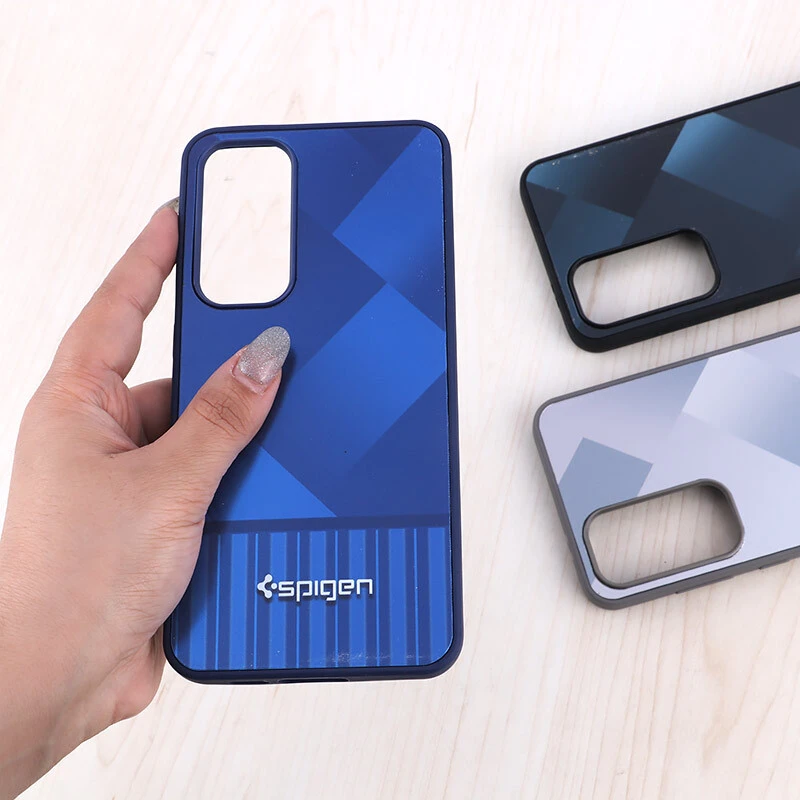 قاب Spigen طرح راه راه