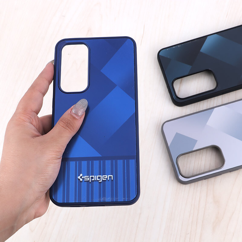 قاب Spigen طرح راه راه