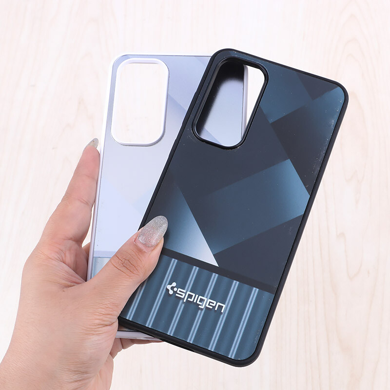 قاب Spigen طرح راه راه