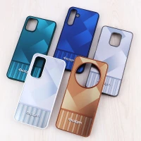 قاب Spigen طرح راه راه