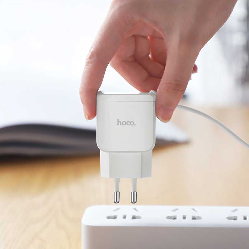 شارژر سیم وصل آیفونی Hoco C59A + دو پورت USB (گارانتی 6 ماهه)