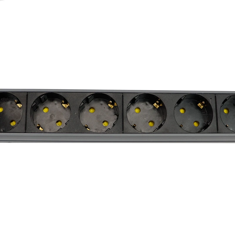 چند راهی 8 خانه ارت دار پارت الکتریک PE2266 Rack Mount با کابل 1/8 متری
