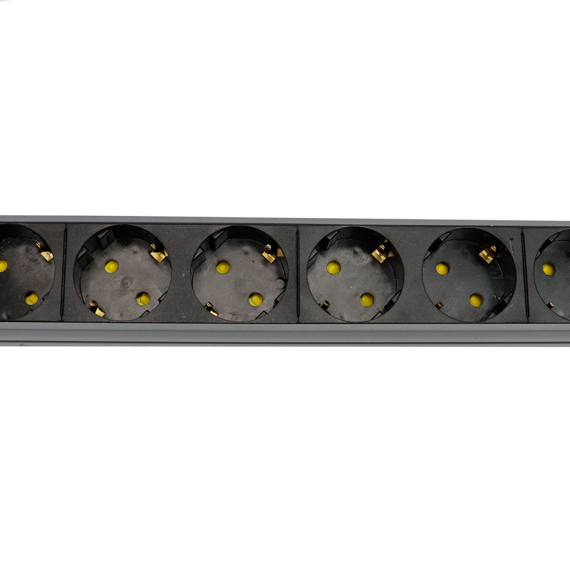 چند راهی 8 خانه ارت دار پارت الکتریک PE2266 Rack Mount با کابل 1/8 متری