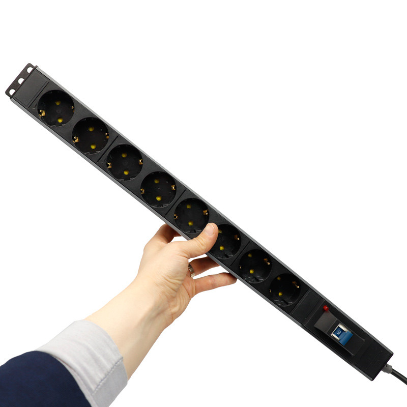 چند راهی 8 خانه دار پارت الکتریک PE2266 Rack Mount با کابل 1/8 متری
