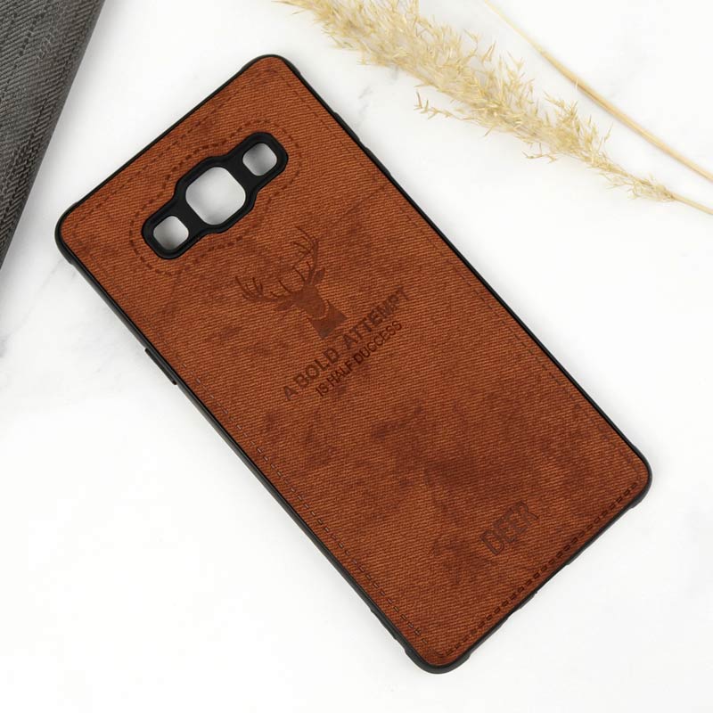 قاب چرمی محافظ لنزدار طرح گوزن Samsung A7 قهوه ای