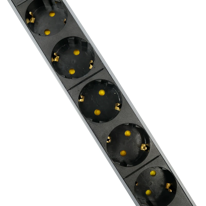 چند راهی 6 خانه ارت دار پارت الکتریک Azin PE2265 Rack Mount با کابل 1/8 متری