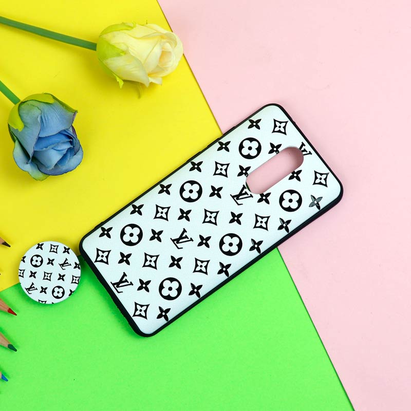 قاب فانتزی برجسته + پاپ سوکت طرح LV شیائومی Redmi 8 سری D