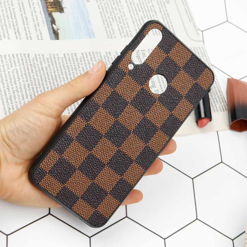 قاب چرمی لاکچری Huawei Y6p