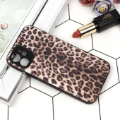 قاب محافظ لنزدار طرح پلنگی iPhone 12