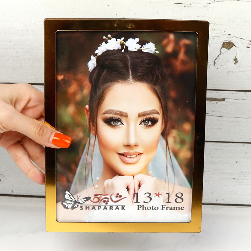 قاب عکس چوبی ساده دور طلایی 13*18 سانتی متر