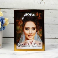قاب عکس چوبی ساده دور طلایی 13*18 سانتی متر