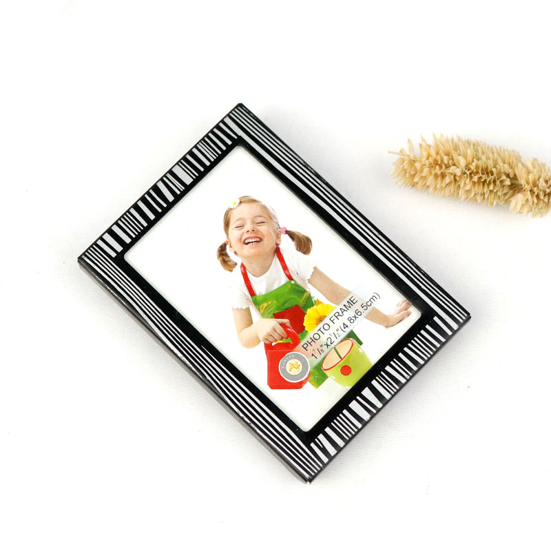 قاب عکس مگنتی دور خط سفید 6*4 سانتی متر