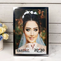 قاب عکس چوبی ساده دور نقره ای 20*30 سانتی متر