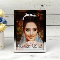 قاب عکس چوبی ساده دور نقره ای 13*18 سانتی متر