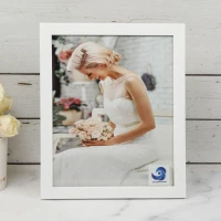قاب عکس چوبی ساده سفید 20*25 سانتی متر