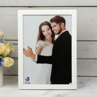 قاب عکس چوبی ساده سفید 20*30 سانتی متر