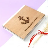 آلبوم عکس چوبی طرح لنگر قهوه ای روشن 16*21 سانتی متر
