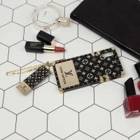 قاب فانتزی صندوقی LV مشکی طلایی + آویز دستی iPhone X/XS