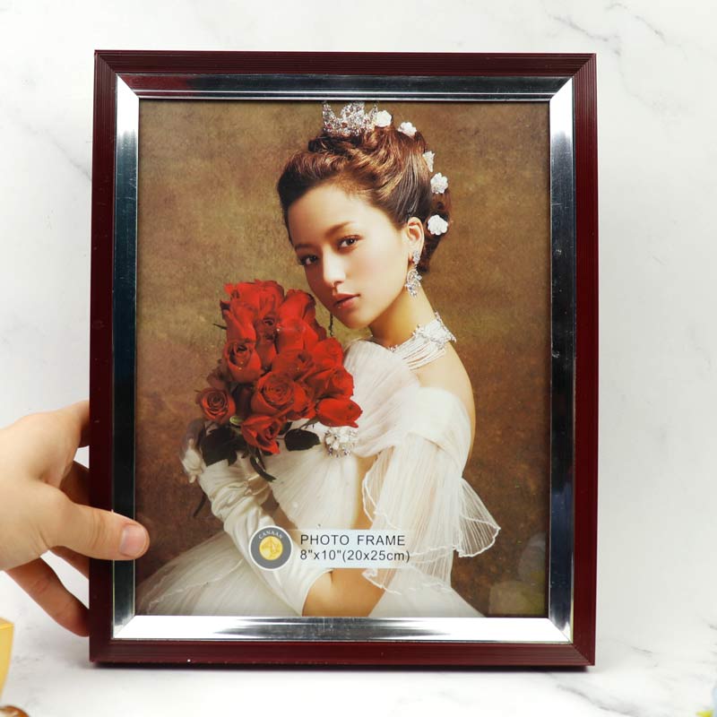 قاب عکس زرشکی نوار نقره ای 20*25 سانتی متر