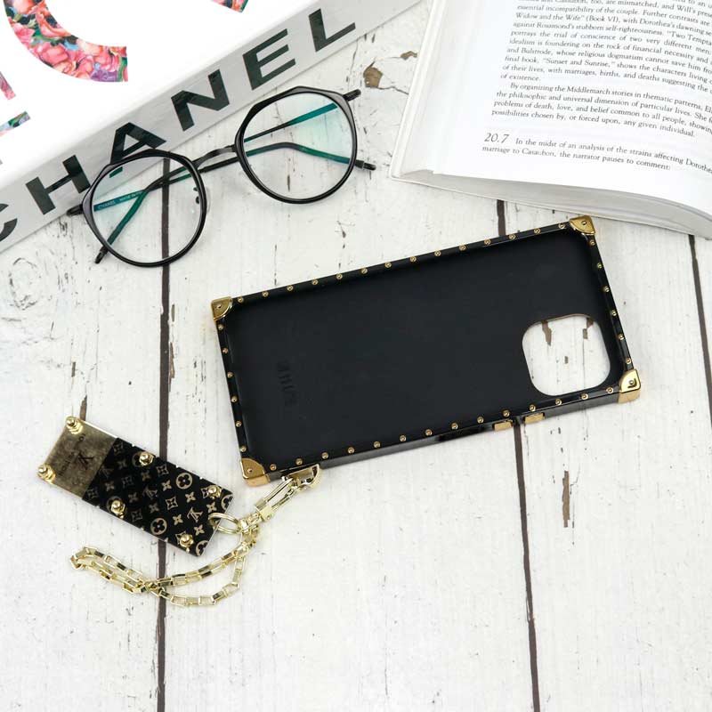 قاب فانتزی صندوقی LV مشکی طلایی + آویز دستی Xiaomi Mi 11 Lite