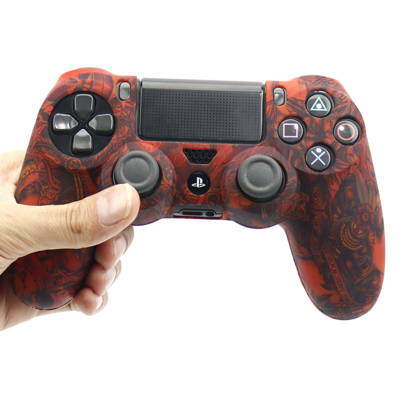روکش دسته بازی PS4 طرح فانتزی دختر و هیولا زمینه قرمز