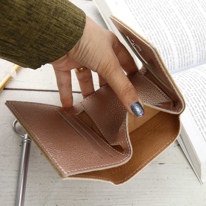 کیف دکمه مخفی جاکارتی و جاعکسی دار ویکتوریا