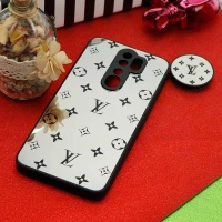 قاب محافظ لنزدار آینه ای + پاپ سوکت طرح LV مشکی Xiaomi Redmi Note 8 Pro