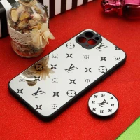 قاب محافظ لنزدار آینه ای + پاپ سوکت طرح LV مشکی iPhone 11 Pro Max