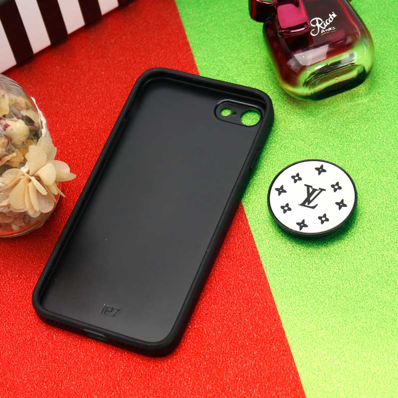قاب محافظ لنزدار آینه ای + پاپ سوکت طرح LV مشکی iPhone 7/8
