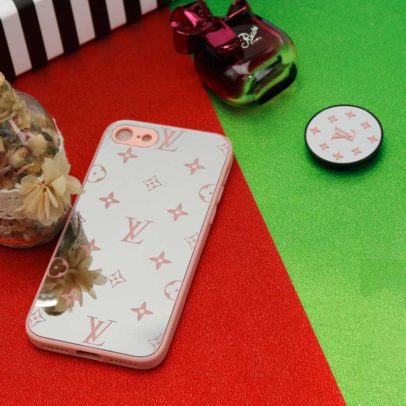 قاب محافظ لنزدار آینه ای + پاپ سوکت طرح LV صورتی iPhone 7/8