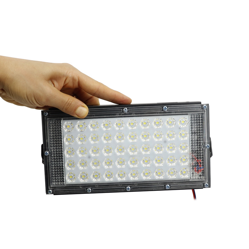 چراغ ماشینی 50 وات CAICAI ETG-16