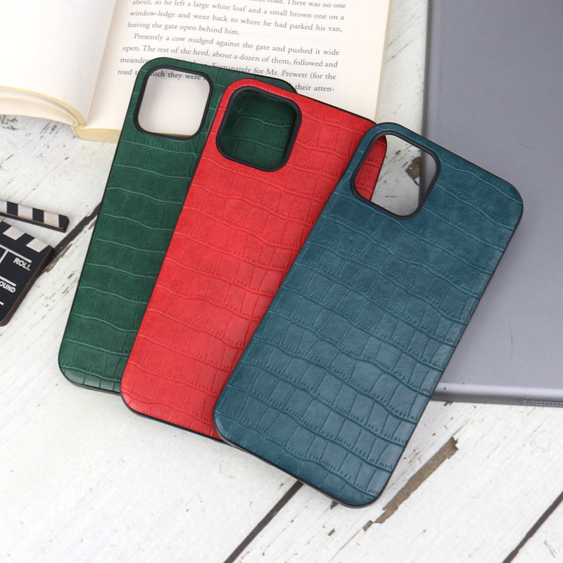 قاب چرمی کروکودیل iPhone 12