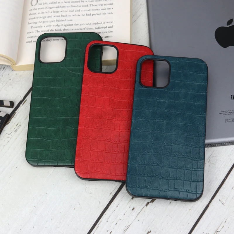 قاب چرمی کروکودیل iPhone 12