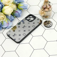 قاب محافظ لنزدار آینه ای + پاپ سوکت طرح LV مشکی iPhone 13 Pro Max